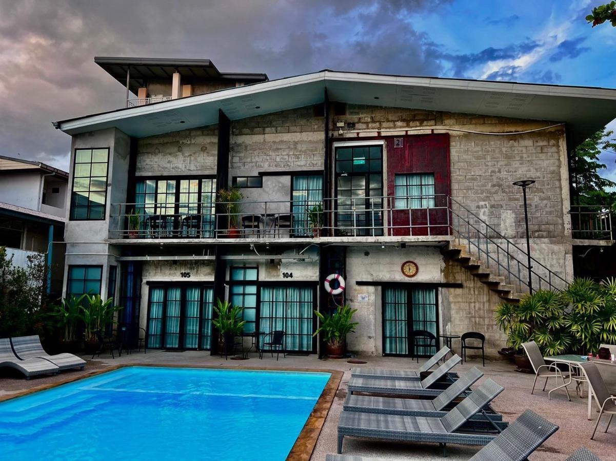 The Warehouse Chiang Mai Hotel Bagian luar foto