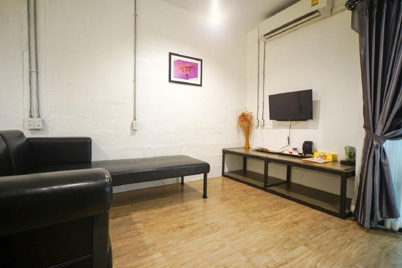 The Warehouse Chiang Mai Hotel Bagian luar foto