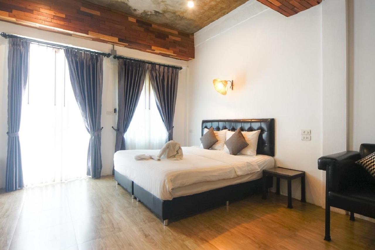 The Warehouse Chiang Mai Hotel Bagian luar foto