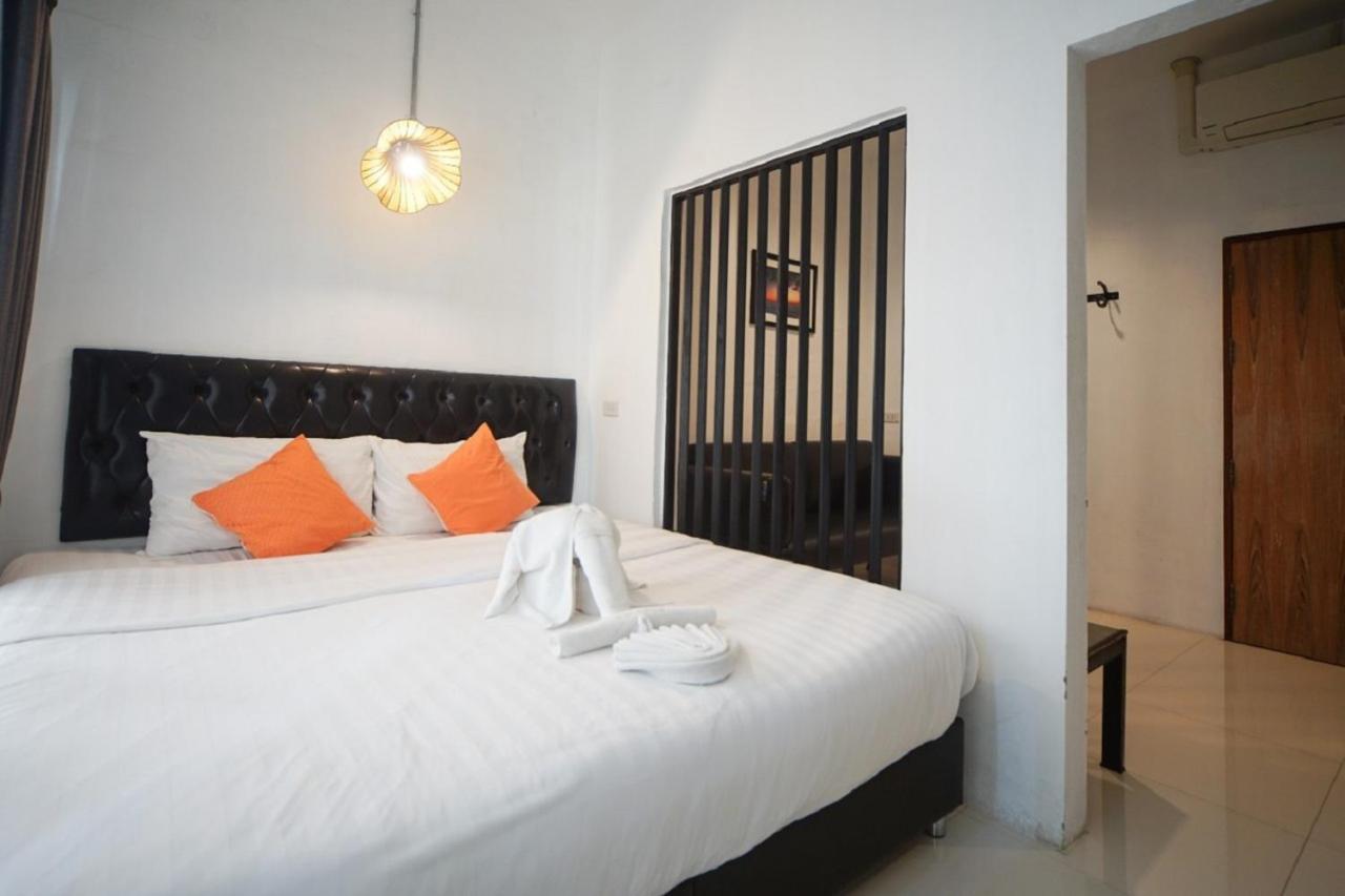 The Warehouse Chiang Mai Hotel Bagian luar foto