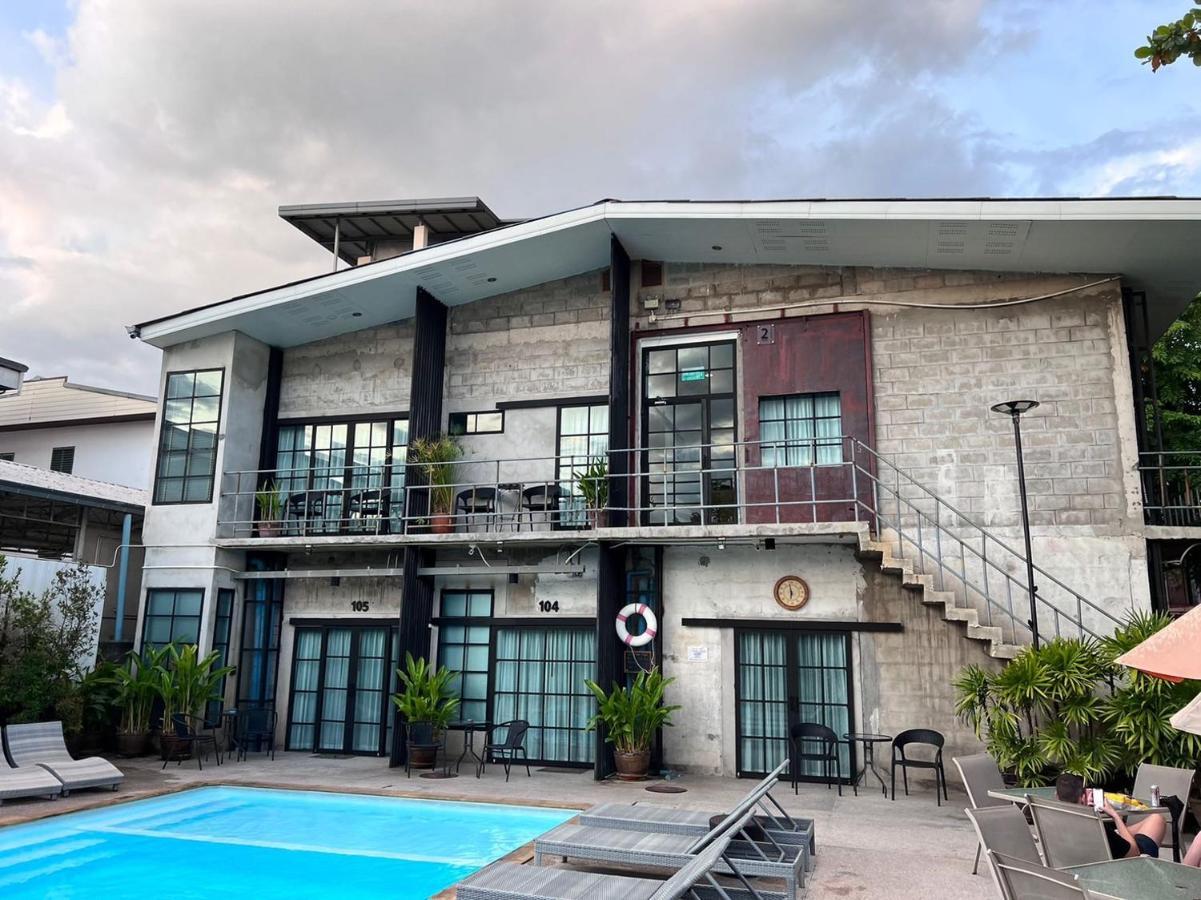 The Warehouse Chiang Mai Hotel Bagian luar foto