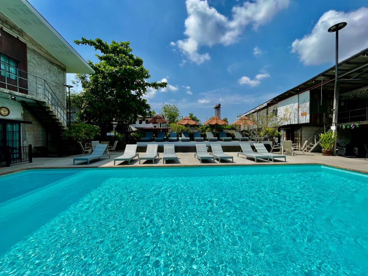 The Warehouse Chiang Mai Hotel Bagian luar foto