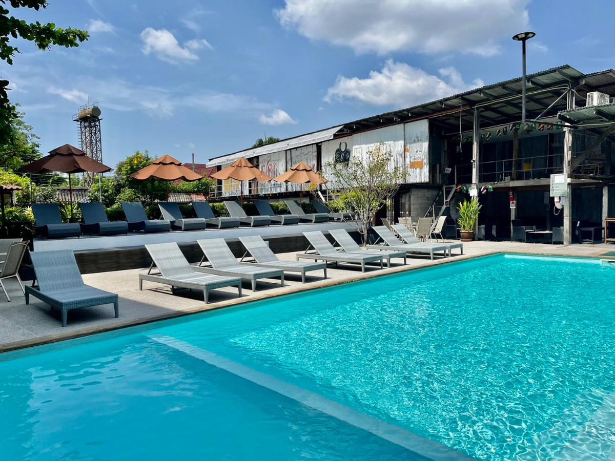 The Warehouse Chiang Mai Hotel Bagian luar foto