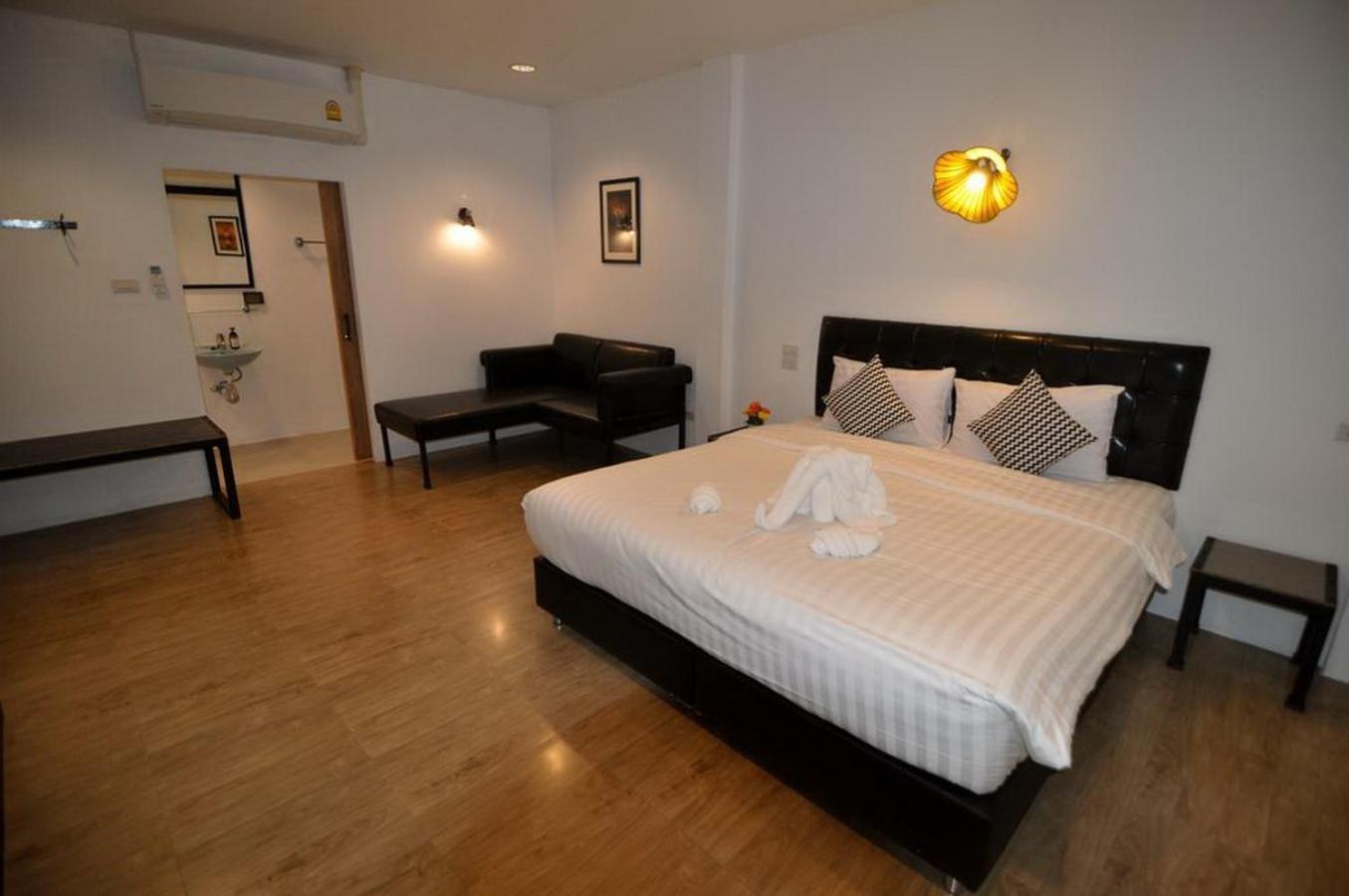 The Warehouse Chiang Mai Hotel Bagian luar foto