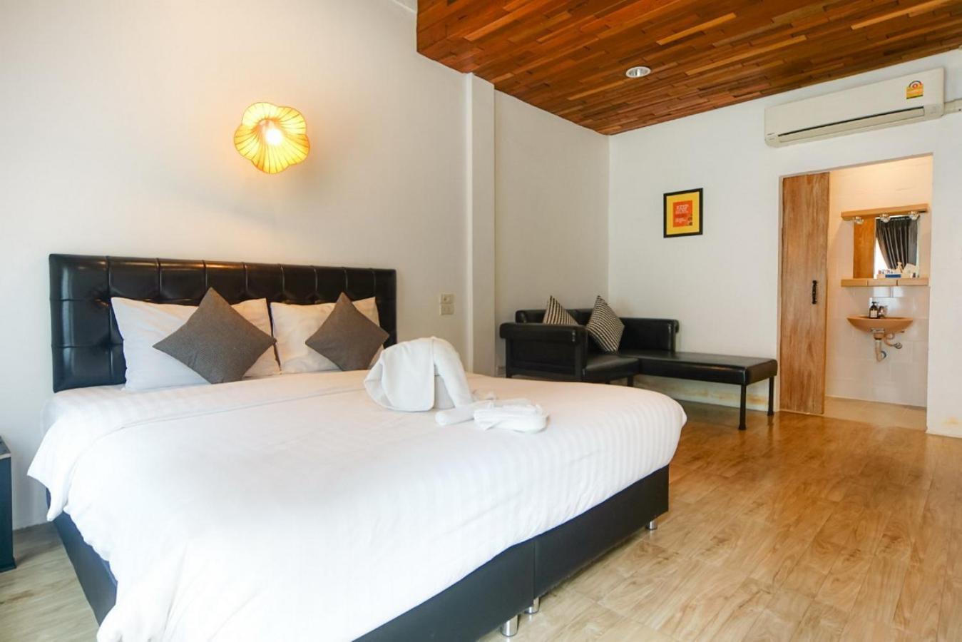 The Warehouse Chiang Mai Hotel Bagian luar foto
