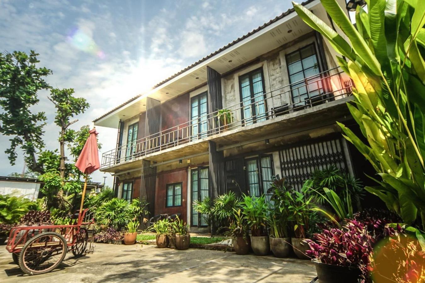 The Warehouse Chiang Mai Hotel Bagian luar foto