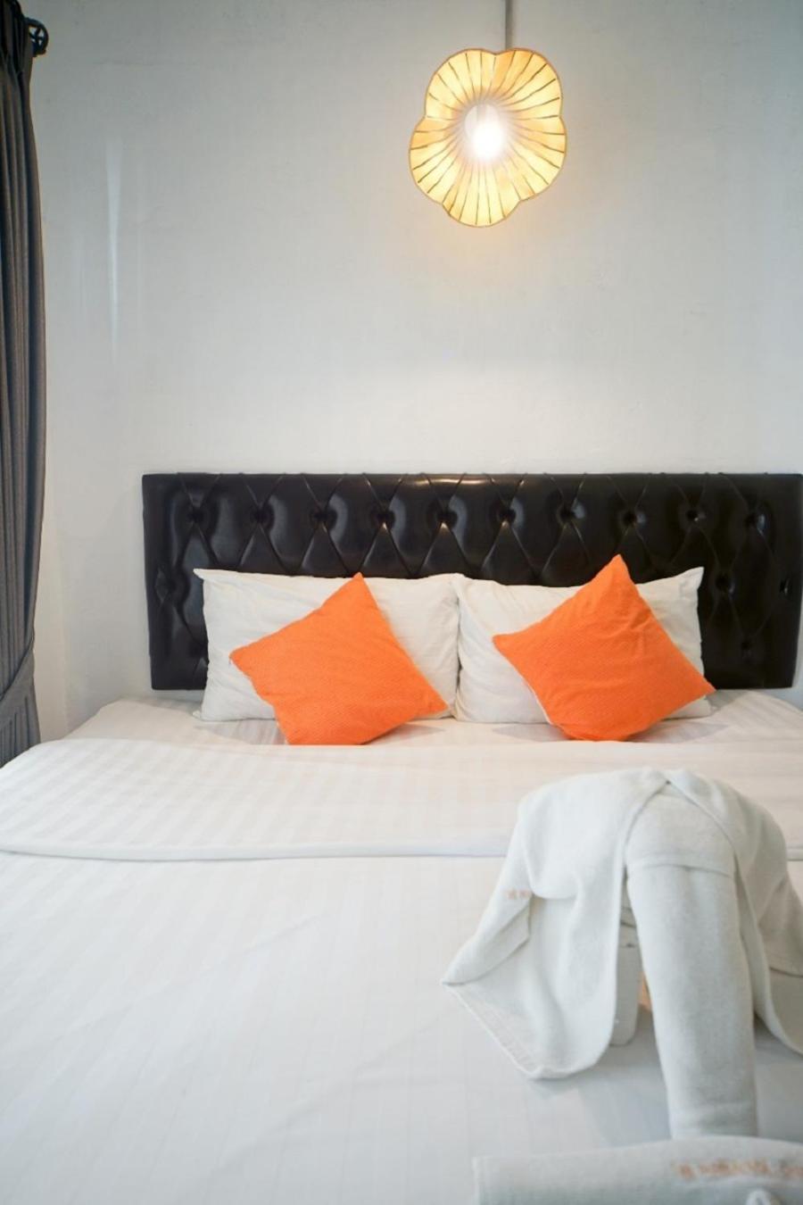 The Warehouse Chiang Mai Hotel Bagian luar foto