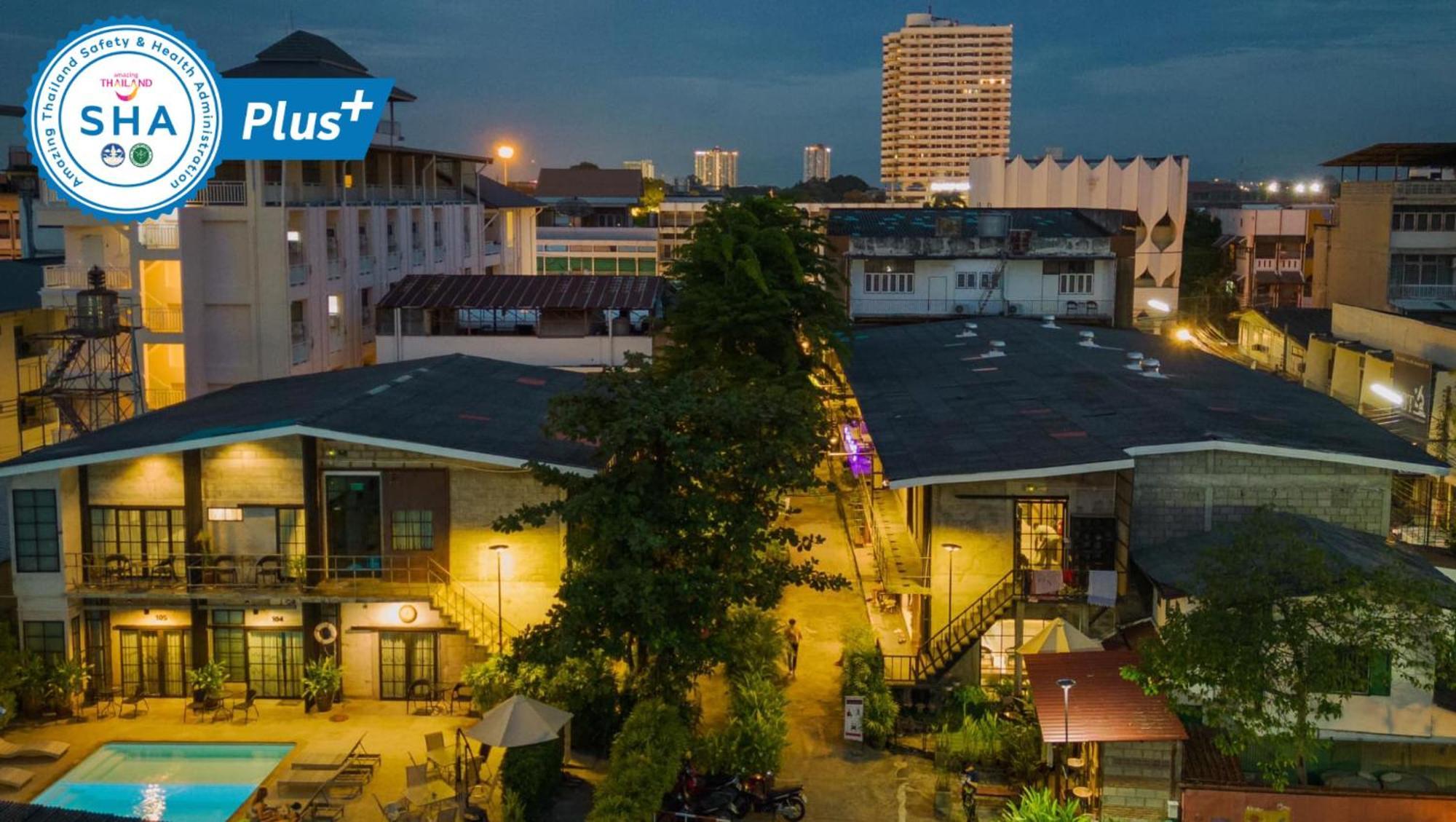 The Warehouse Chiang Mai Hotel Bagian luar foto