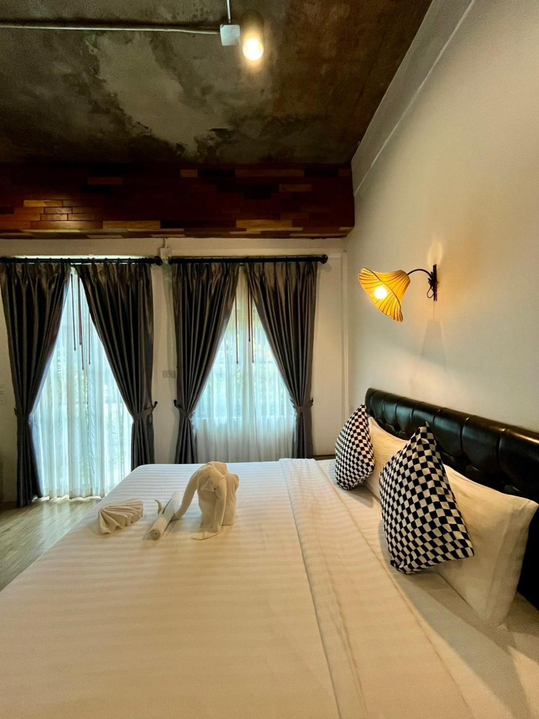 The Warehouse Chiang Mai Hotel Bagian luar foto