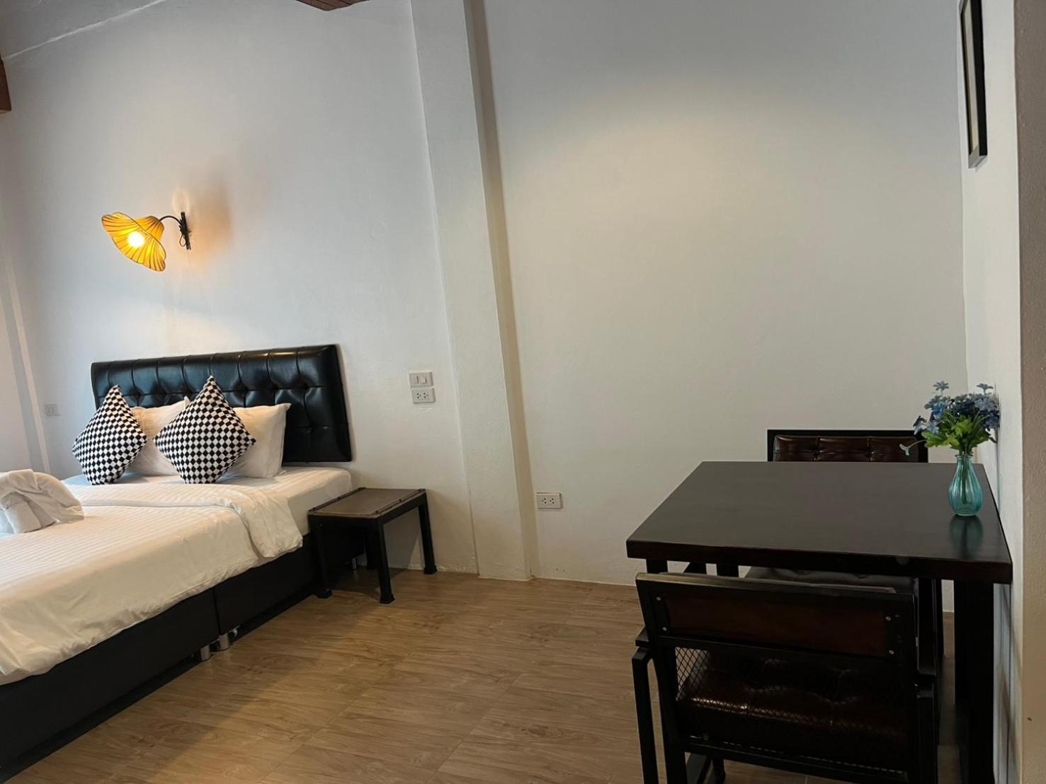 The Warehouse Chiang Mai Hotel Bagian luar foto