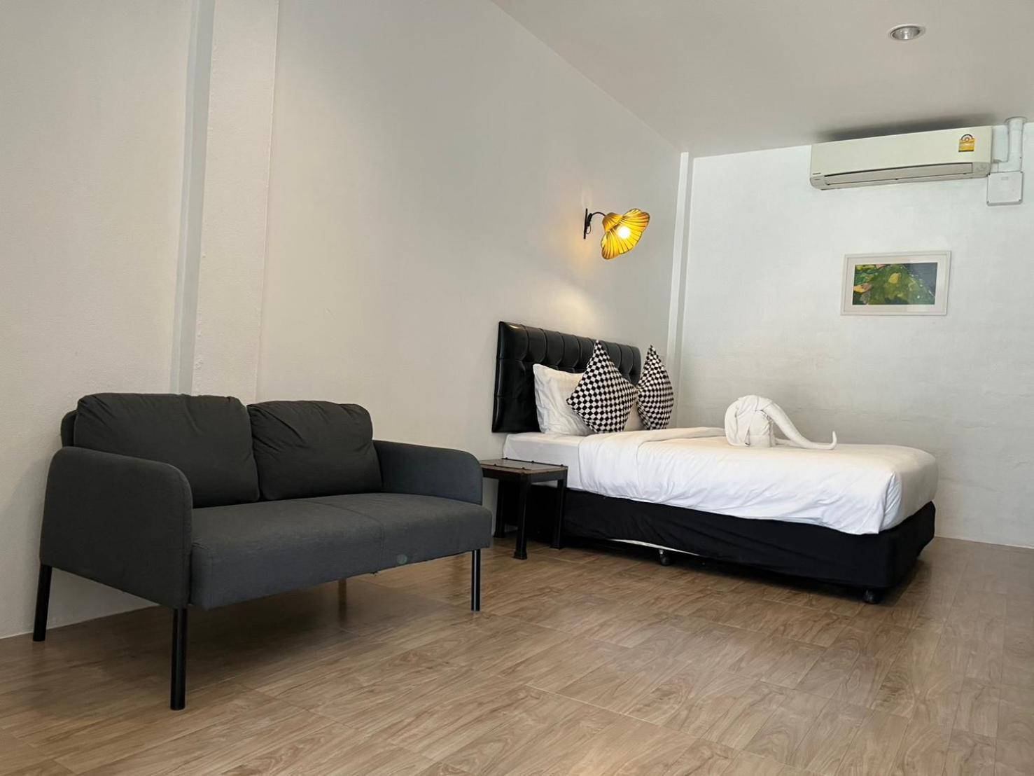 The Warehouse Chiang Mai Hotel Bagian luar foto