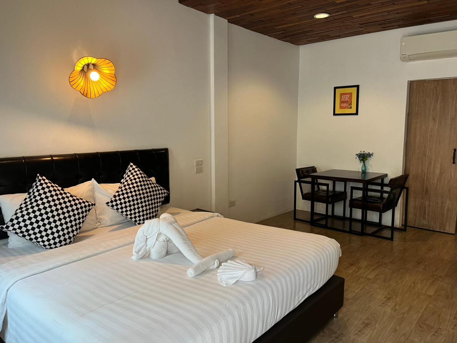 The Warehouse Chiang Mai Hotel Bagian luar foto