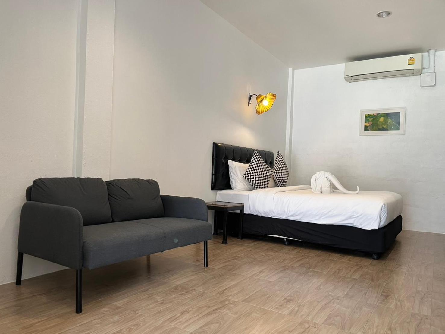 The Warehouse Chiang Mai Hotel Bagian luar foto
