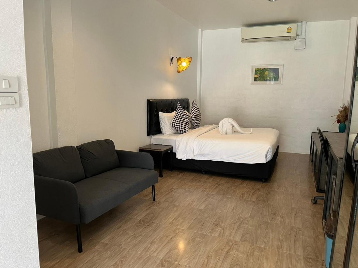 The Warehouse Chiang Mai Hotel Bagian luar foto