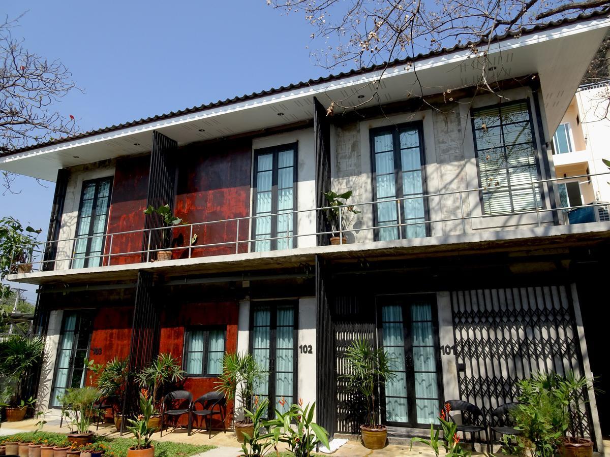 The Warehouse Chiang Mai Hotel Bagian luar foto