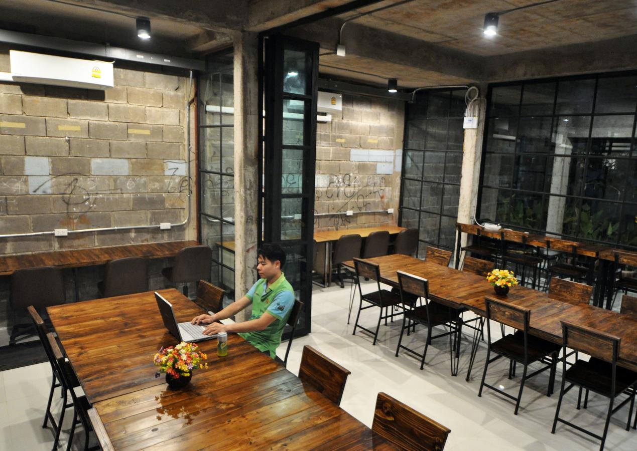 The Warehouse Chiang Mai Hotel Bagian luar foto