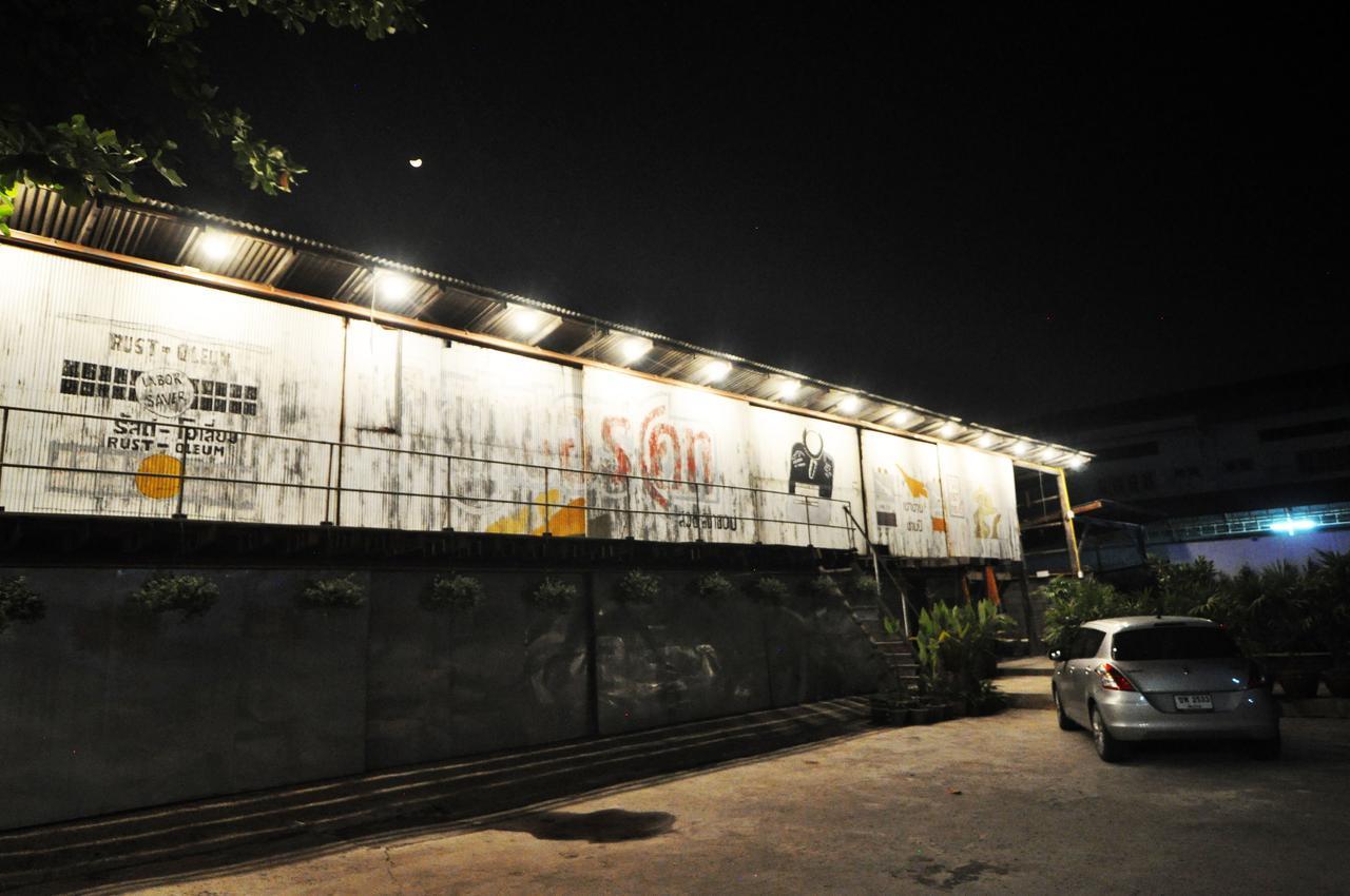 The Warehouse Chiang Mai Hotel Bagian luar foto